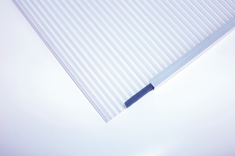 Skanholz_Terrassenueberdachung_Detail_Doppelstegplatte_klar5ccd852349c16