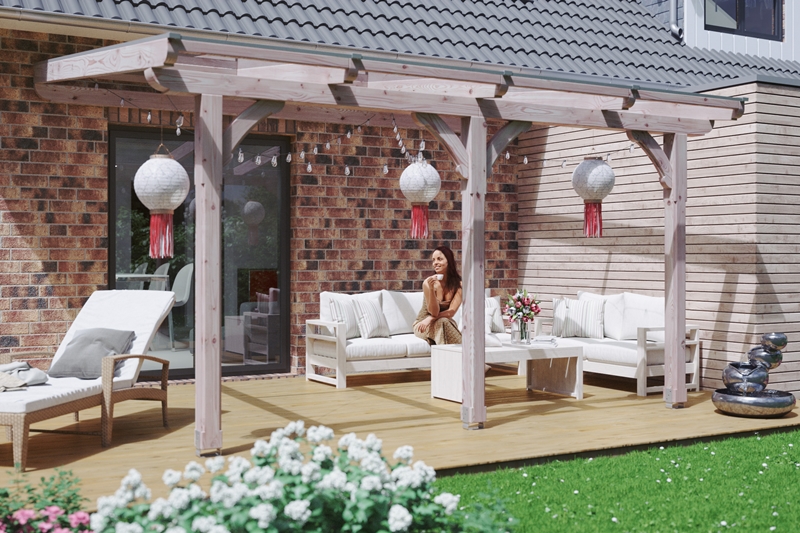 Skanholz_Terrassenueberdachung_Rimini_Breite_434_unbehandelt5cdff2e18c7d6 Abgebildete Gartenmöbel und Dekoration nicht im Lieferumfang enthalten.