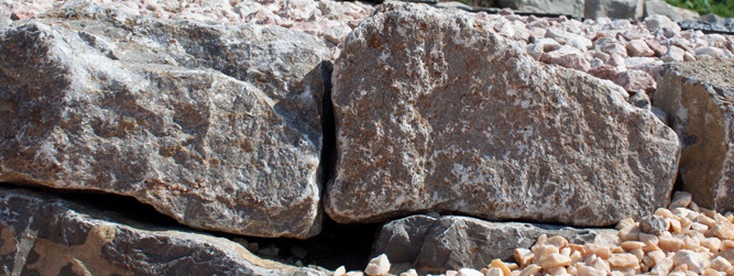 Muschelkalk Mauersteine, maschinengespalten, Körnung 8-15/15-25/30-50 cm, braun-grau