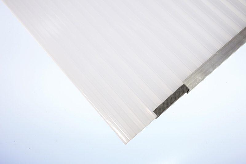 Skanholz_Terrassenueberdachung_Detail_Doppelstegplatte_opal5cdfddadf0f32