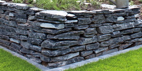 Schiefer schwarz Mauersteine, teilweise gespalten, Körnung ca. 15-40 cm